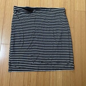 Apt 9, size L, black and white stretchy miniskirt.